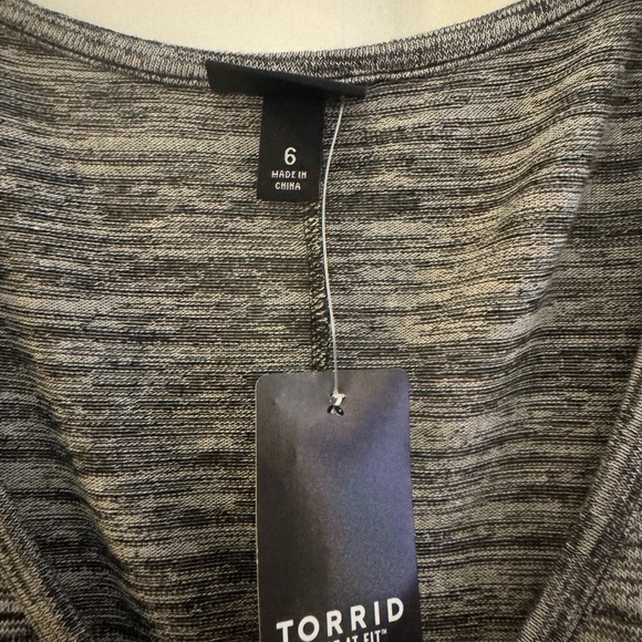NWT Torrid Black and Gray Short Sleeve Blouse Top - Picture 2 of 2